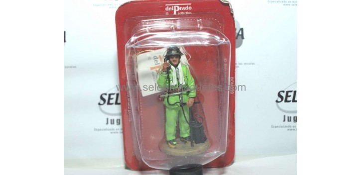 Bombero con traje ignífugo Pekín China 2002 Figura Plomo 1/30